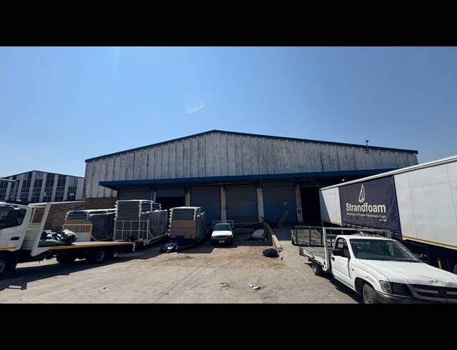 2,900M² WAREHOUSE TO LET IN KEW